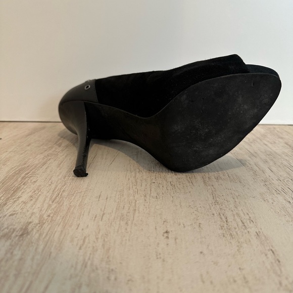 Guess by Marciano | Leather & Velvet | Flower | Heels | Size 8.5 - Picture 4 of 6